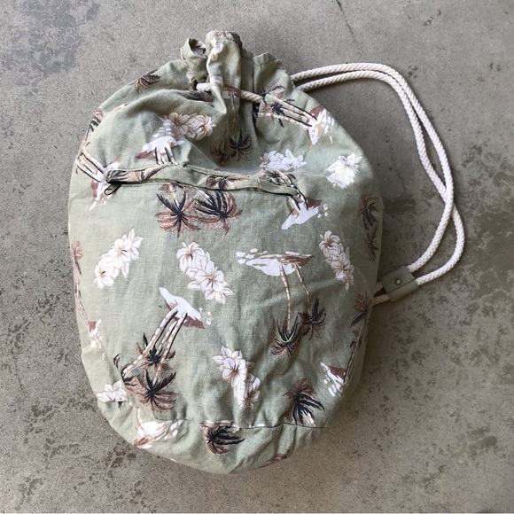 Beachy Hawaiian Print Cotton Backpack - Picture 2 of 11